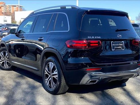 Used 2025 Mercedes-Benz GLB 250 4MATIC image 10