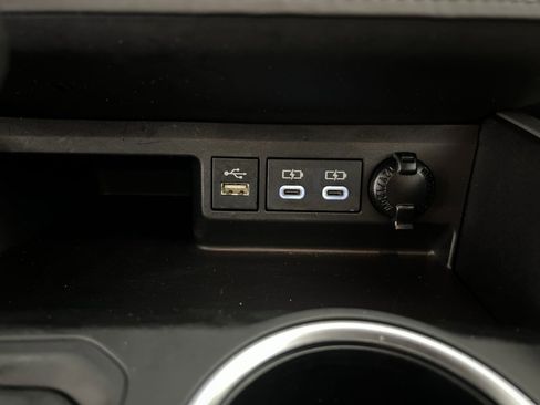 Used 2024 Toyota Highlander LE image 34