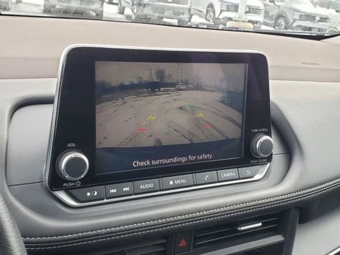 Used 2023 Nissan Rogue S image 25