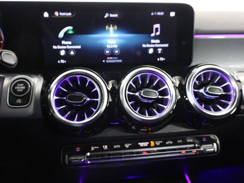 Used 2023 Mercedes-Benz GLB 250 4MATIC image 16