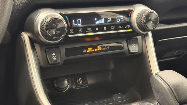 Used 2025 Toyota RAV4 XLE FWD image 38