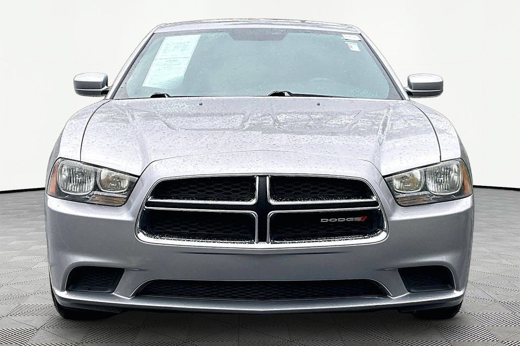 Used 2014 Dodge Charger SE RWD image 2