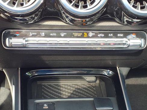 Used 2025 Mercedes-Benz GLB 250 4MATIC image 19