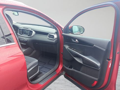 Used 2018 Kia Sorento FWD image 15