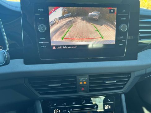 Used 2025 Volkswagen Jetta SE image 17