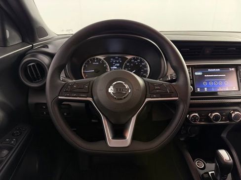 Used 2020 Nissan Kicks S image 20