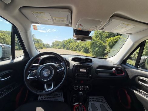 Used 2017 Jeep Renegade Trailhawk AWD/4WD image 10