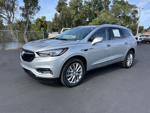 Used 2021 Buick Enclave Essence w/ Sound and Sites Package image 3