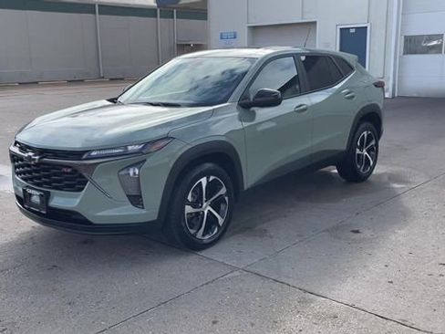 Used 2024 Chevrolet Trax RS w/ Sunroof Package image 4