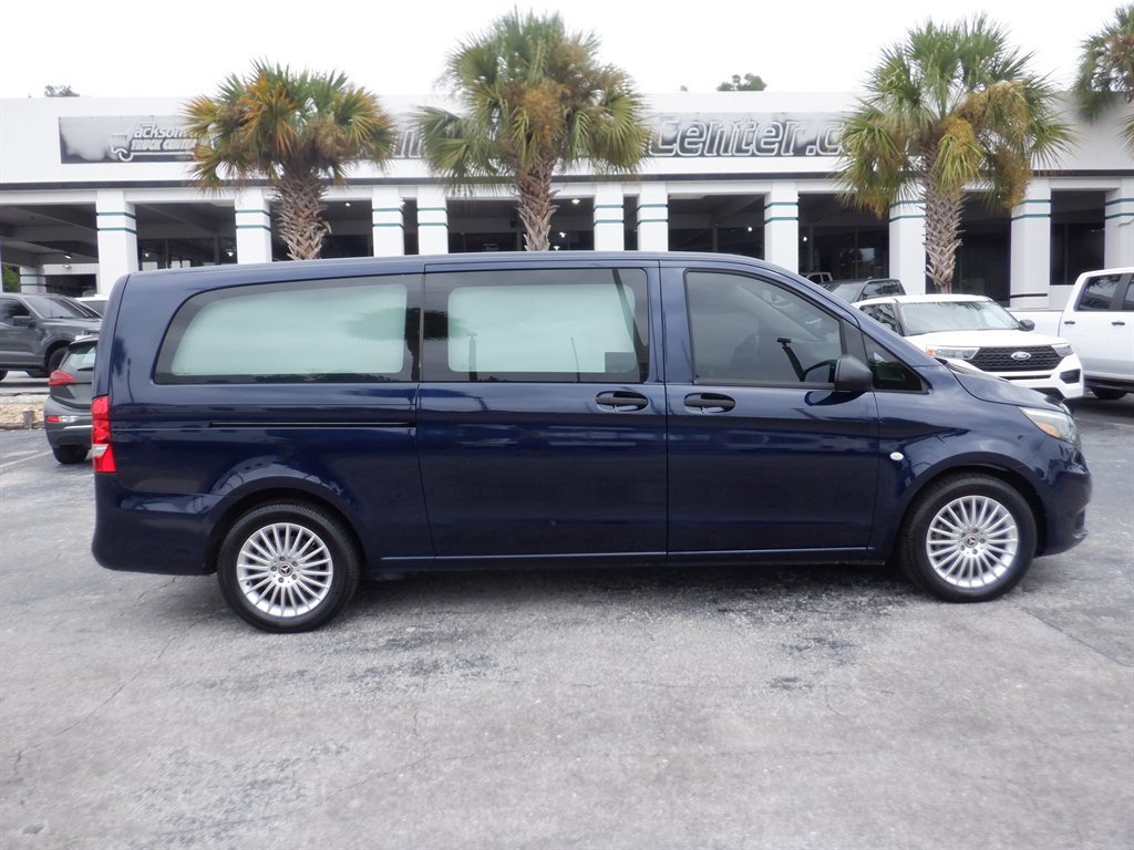 Used 2022 Mercedes-Benz Metris image 1
