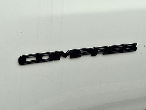 Used 2019 Jeep Compass Latitude AWD/4WD image 5