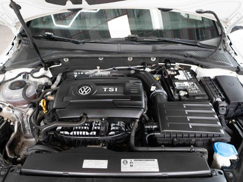 Used 2018 Volkswagen GTI SE w/ SE Leather Package FWD image 31