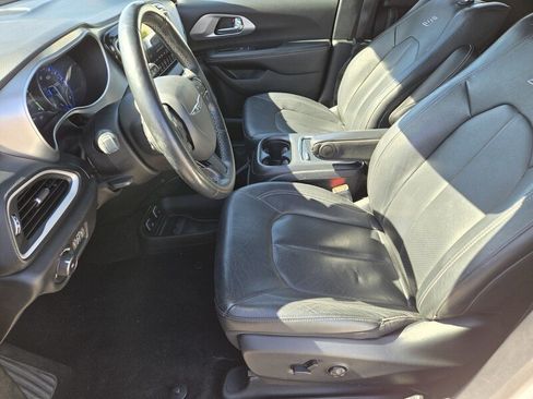 Used 2020 Chrysler Pacifica Touring-L Plus FWD image 11