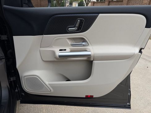 Certified 2025 Mercedes-Benz GLA 250 image 19