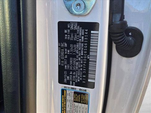 Used 2025 Kia Telluride S AWD/4WD image 19