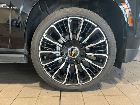 Used 2026 Chevrolet Tahoe High Country AWD/4WD image 9