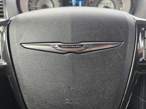 Used 2014 Chrysler 300 C image 31