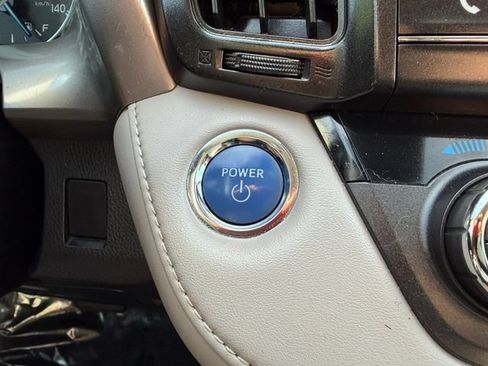 Used 2018 Toyota RAV4 LE AWD/4WD image 20
