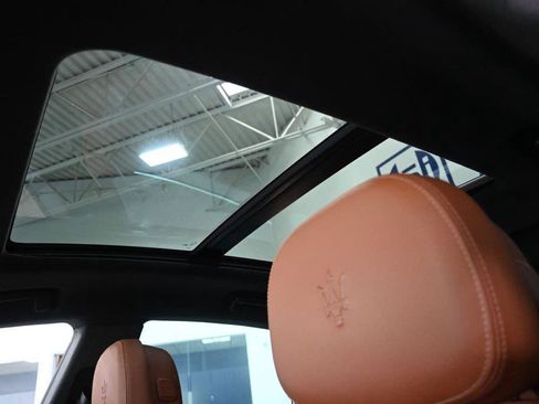 Used 2023 Maserati Levante GT AWD/4WD image 33