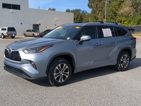 Used 2022 Toyota Highlander XLE image 10