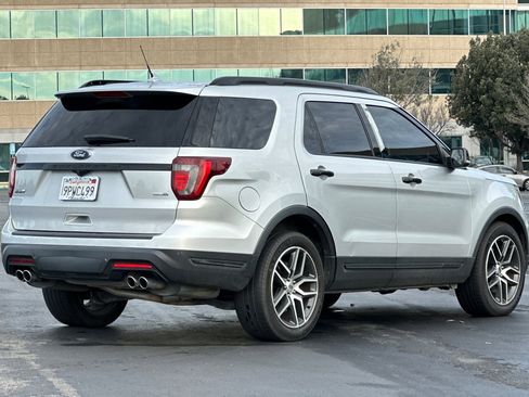 Used 2019 Ford Explorer Sport image 4
