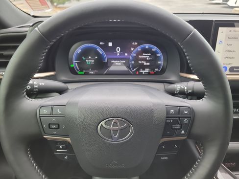 Used 2025 Toyota Crown XLE image 29