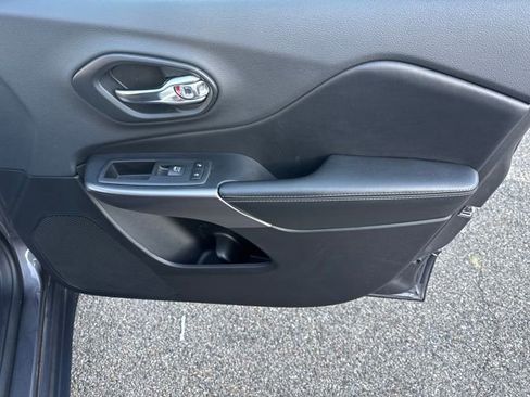 Used 2019 Jeep Cherokee Limited image 20