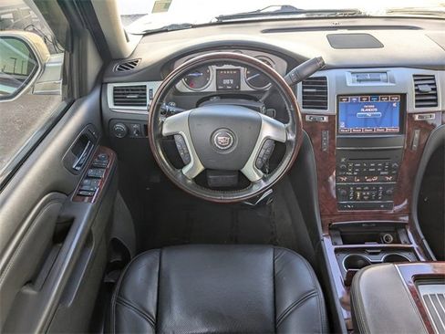 Used 2014 Cadillac Escalade Luxury image 19