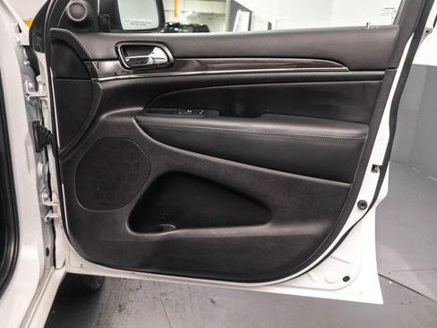 Used 2021 Jeep Grand Cherokee Overland AWD/4WD image 40