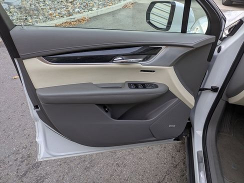 Used 2023 Cadillac XT6 Premium Luxury image 12