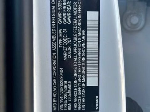 Certified 2025 Volvo XC40 B5 Plus AWD/4WD image 30