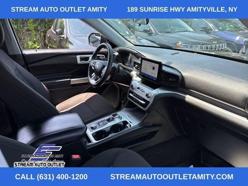 Used 2022 Ford Explorer XLT AWD/4WD image 12