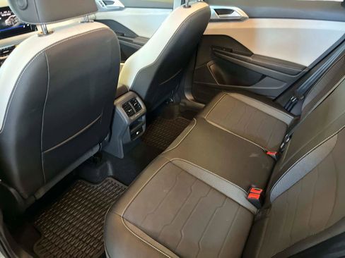 Used 2025 Volkswagen Taos SE image 14