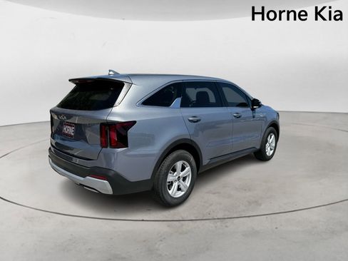 New 2025 Kia Sorento LX image 4