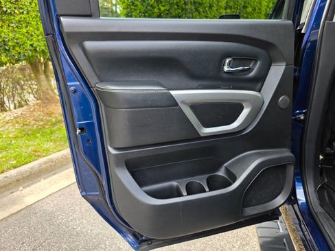 Used 2017 Nissan Titan PRO-4X w/ Pro-4x Convenience Package image 31