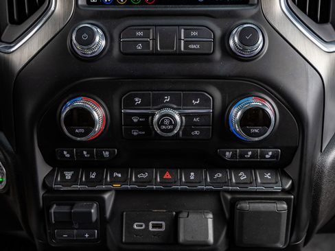 Used 2021 GMC Sierra 2500 Denali w/ Denali Black Diamond Edition image 24