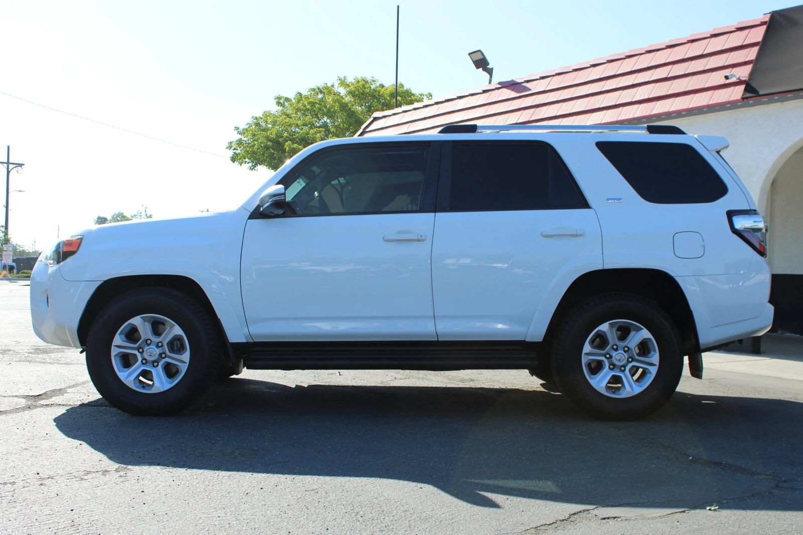 Used 2020 Toyota 4Runner SR5 Premium w/ Moonroof Package RWD image 42