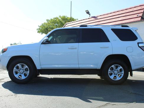 Used 2020 Toyota 4Runner SR5 Premium w/ Moonroof Package RWD image 42