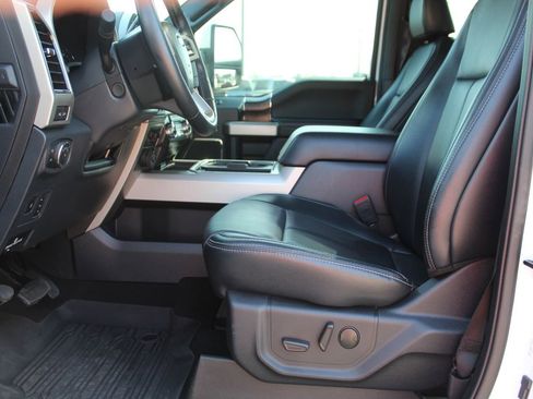 Used 2022 Ford F250 Lariat w/ Lariat Ultimate Package AWD/4WD image 3