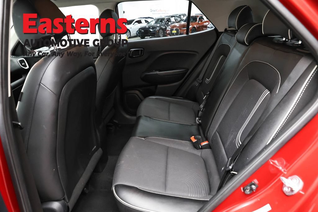 Used 2023 Hyundai Venue Limited FWD image 23