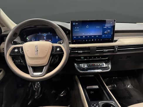 Used 2023 Lincoln Corsair AWD image 5