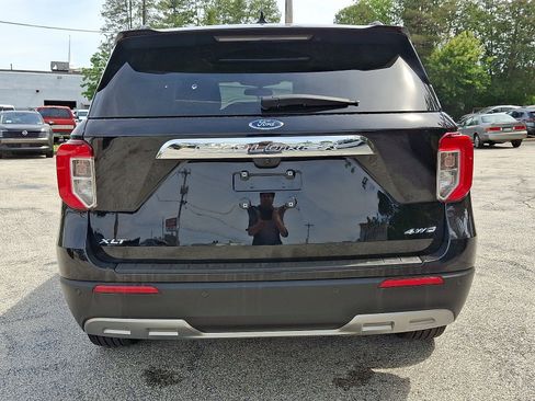 Used 2023 Ford Explorer XLT w/ Equipment Group 202A AWD/4WD image 5