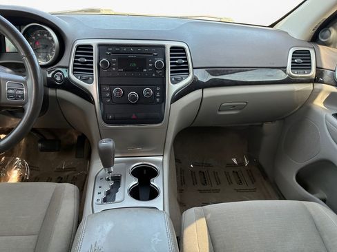 Used 2011 Jeep Grand Cherokee Laredo image 3