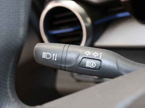 Used 2025 Chevrolet Trax LT image 32