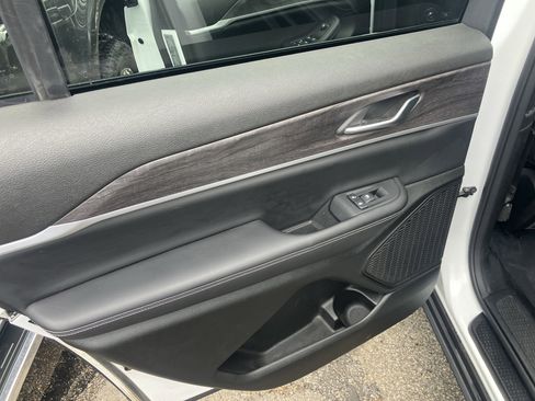 Used 2023 Jeep Grand Cherokee L Limited w/ Black Appearance Package image 14