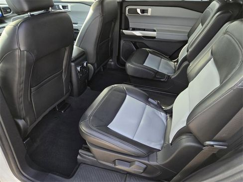 Used 2022 Ford Explorer XLT w/ Equipment Group 202A image 12