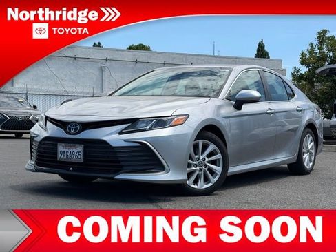 Used 2022 Toyota Camry LE FWD image 3