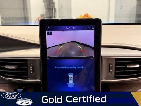 Certified 2024 Ford Explorer Platinum w/ Technology Package AWD/4WD image 16