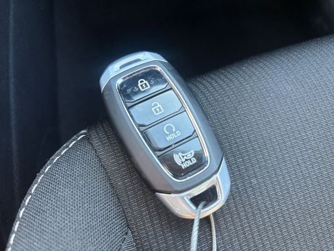 Used 2025 Hyundai Venue SEL image 23