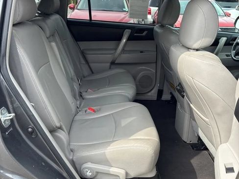Used 2011 Toyota Highlander SE w/ Tow Pkg AWD/4WD image 21